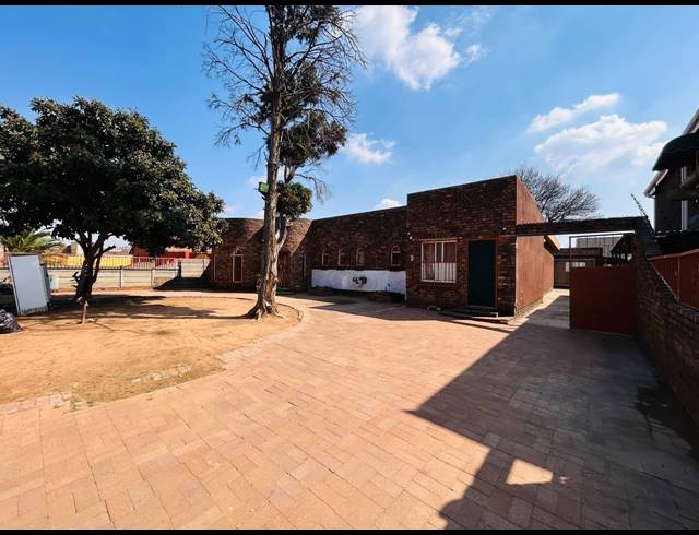 8 BEDROOM HOUSE FOR SALE IN VANDERBIJLPARK SE 7